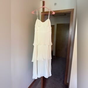 Lulus Cascading Crush White
Tiered Bustier Midi Dress